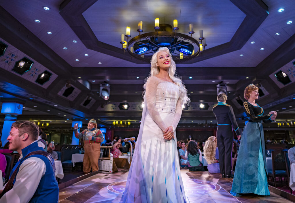 Elsa actress on stage during Frozen dinner on the DIsney WIsh